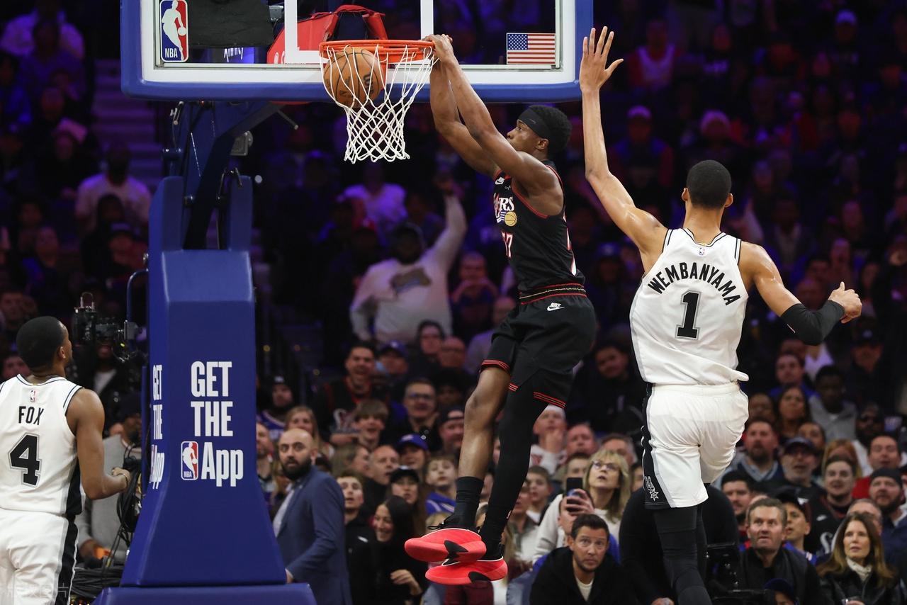 BOB半岛体育官方网站-40分惨败马刺，76人脸都丢尽了！文班汗都没出，探花被榜眼完爆